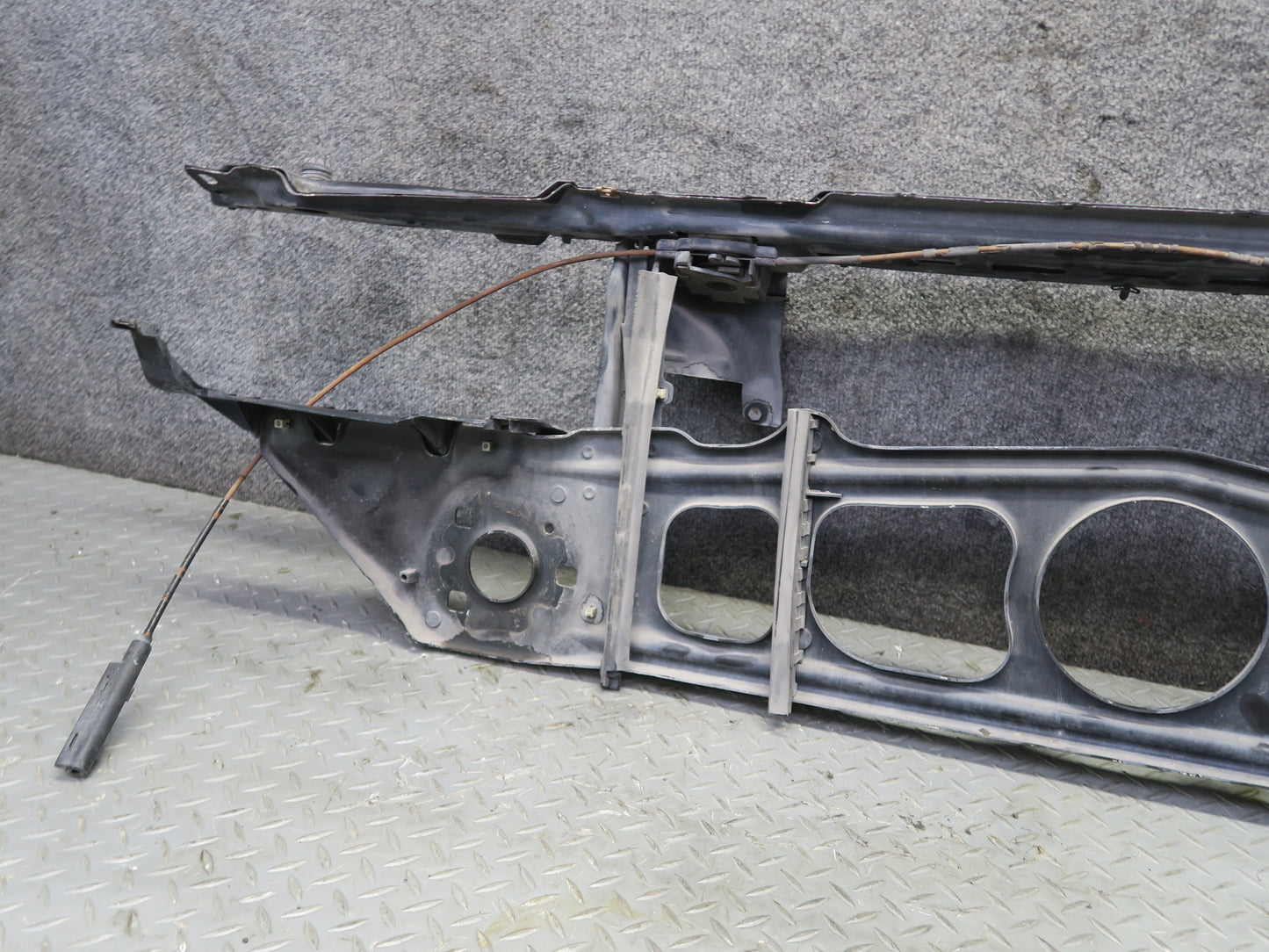 97-03 BMW E39 540ia Front Radiator Support w Front Shock Absorber Set OEM