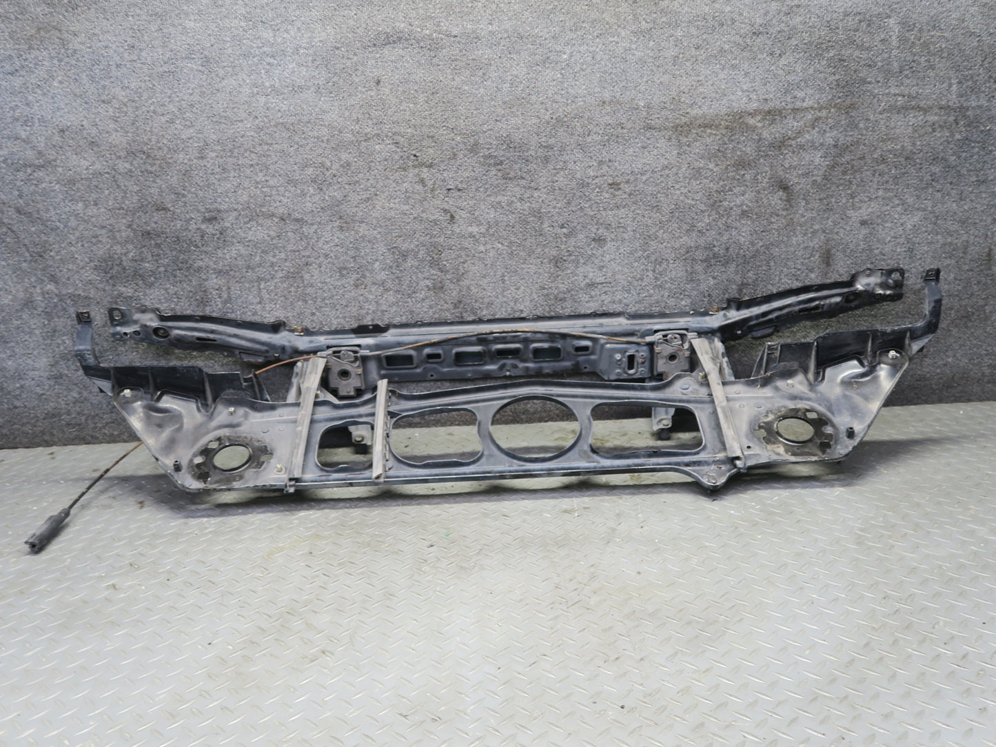 97-03 BMW E39 540ia Front Radiator Support w Front Shock Absorber Set OEM