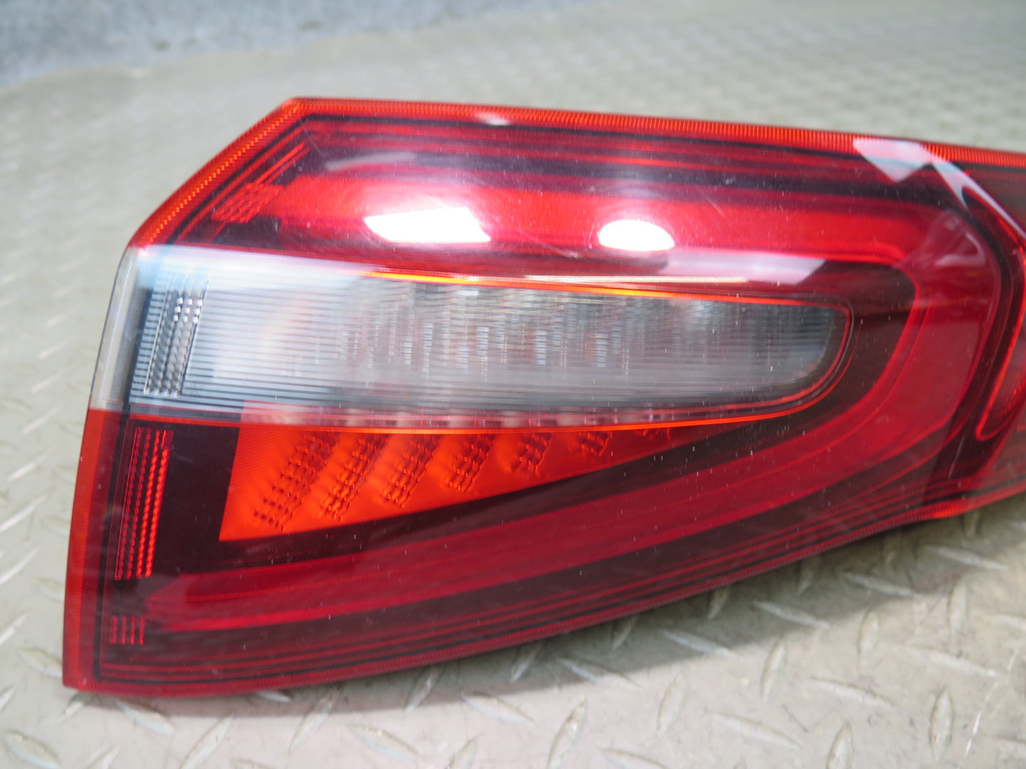 2017-2023 Alfa Romeo Stelvio Rear Right Side Outer Taillight Tail Light Lamp