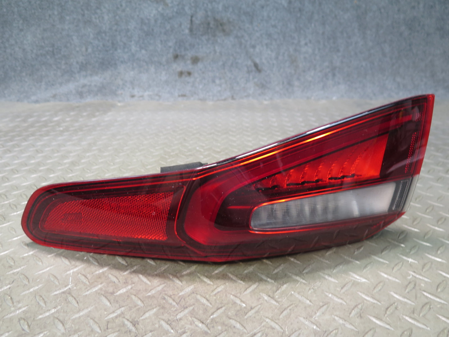 2017-2023 Alfa Romeo Stelvio Rear Right Side Outer Taillight Tail Light Lamp