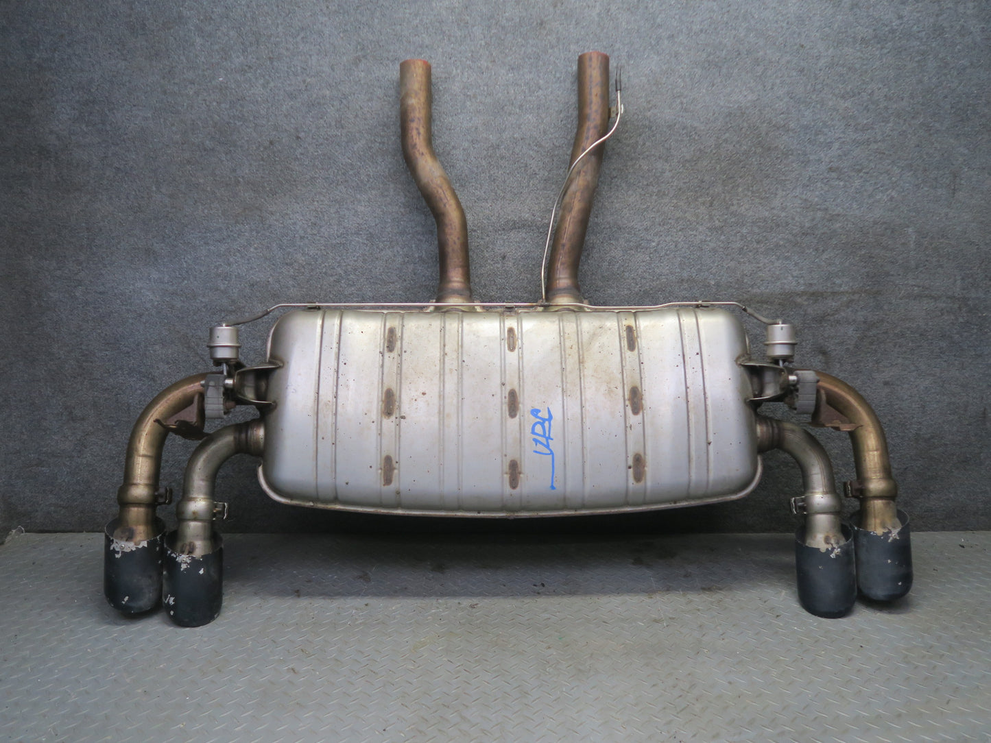 2013-2014 Porsche Cayenne 958 GTS 4.8L Rear Exhaust Muffler w Black Dual Tips