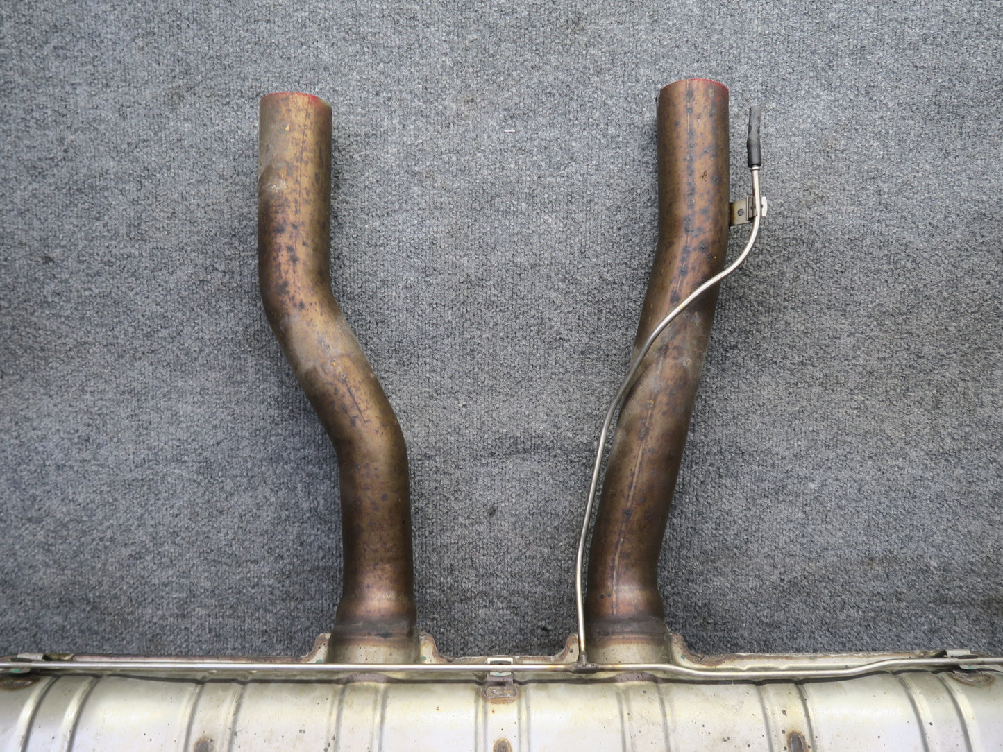 2013-2014 Porsche Cayenne 958 GTS 4.8L Rear Exhaust Muffler w Black Dual Tips