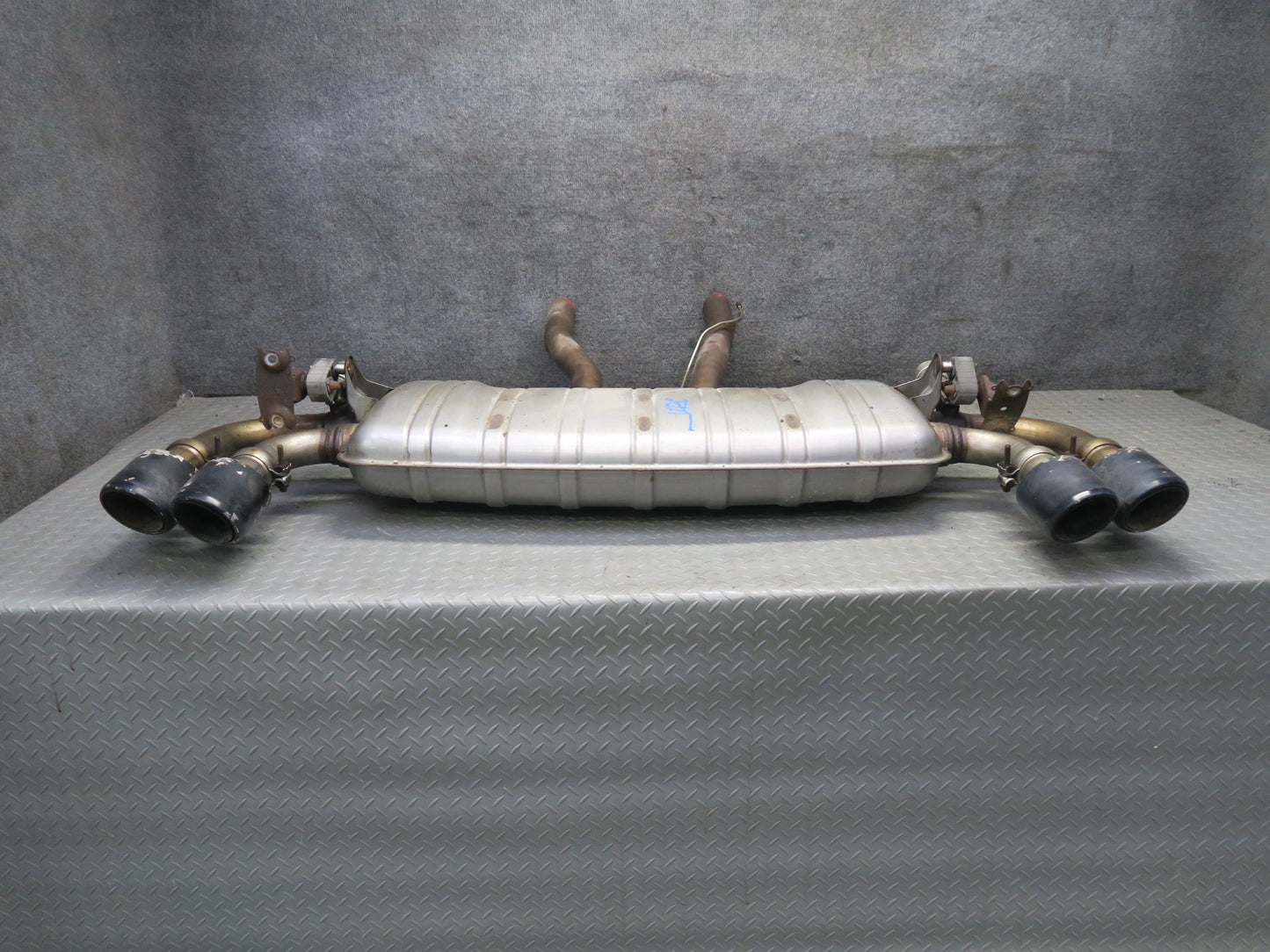 2013-2014 Porsche Cayenne 958 GTS 4.8L Rear Exhaust Muffler w Black Dual Tips