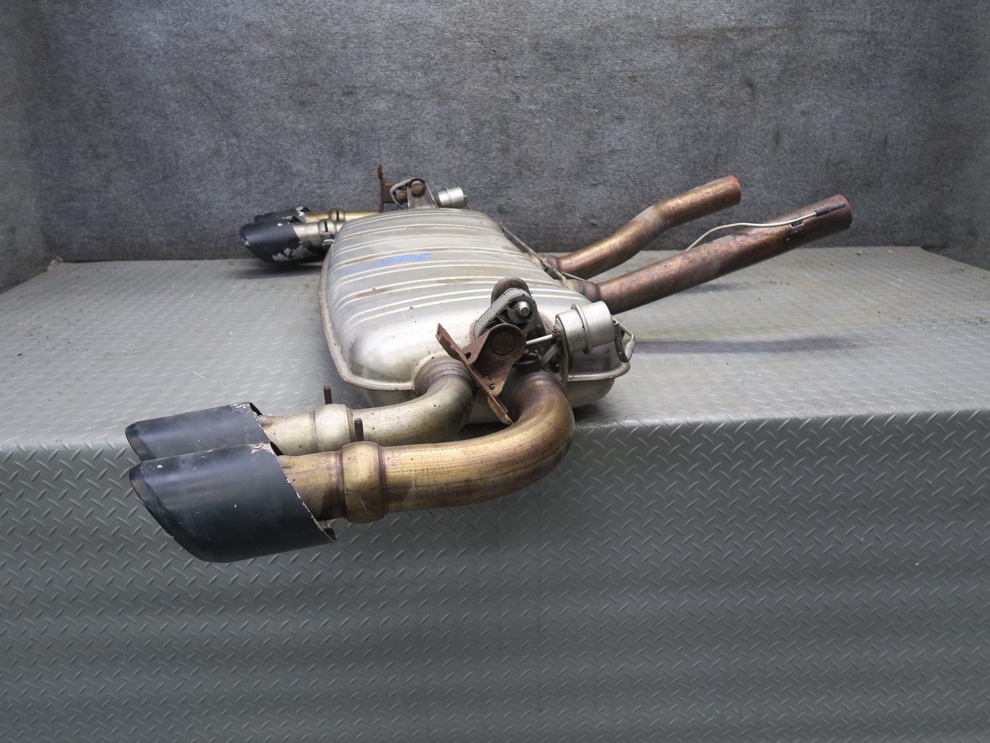 2013-2014 Porsche Cayenne 958 GTS 4.8L Rear Exhaust Muffler w Black Dual Tips