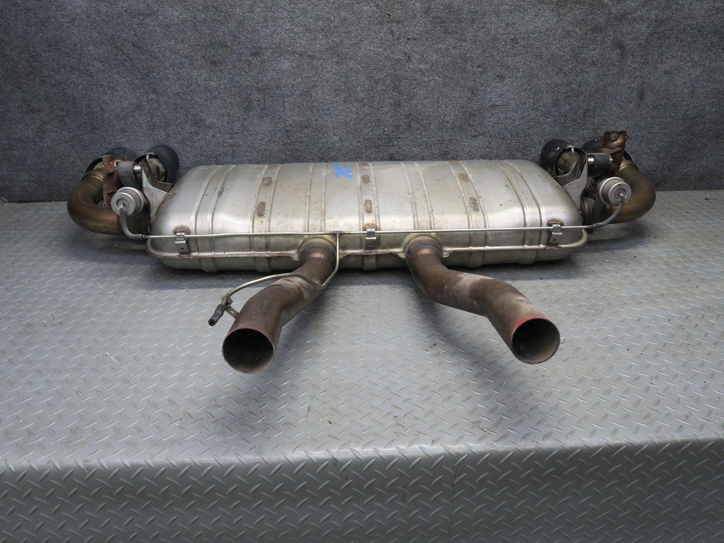 2013-2014 Porsche Cayenne 958 GTS 4.8L Rear Exhaust Muffler w Black Dual Tips