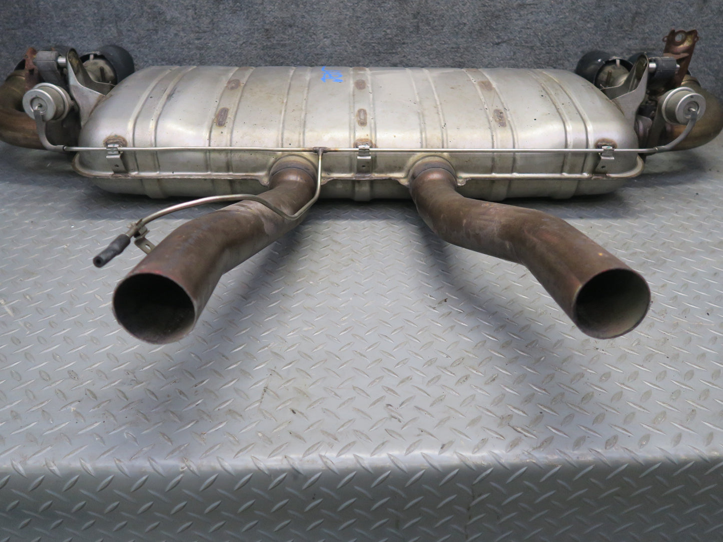 2013-2014 Porsche Cayenne 958 GTS 4.8L Rear Exhaust Muffler w Black Dual Tips