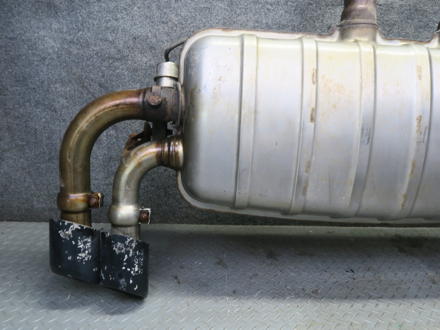 2013-2014 Porsche Cayenne 958 GTS 4.8L Rear Exhaust Muffler w Black Dual Tips