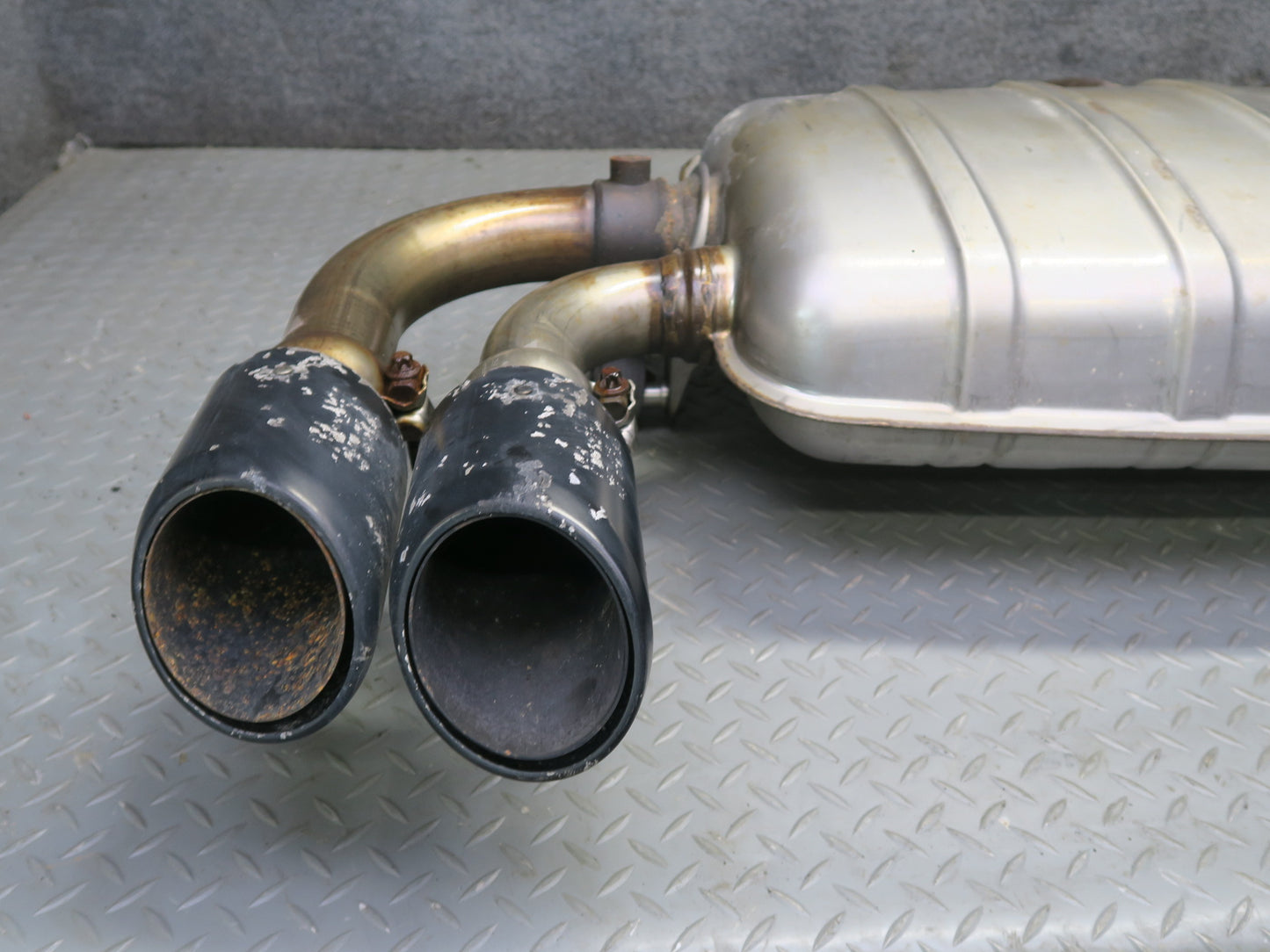 2013-2014 Porsche Cayenne 958 GTS 4.8L Rear Exhaust Muffler w Black Dual Tips