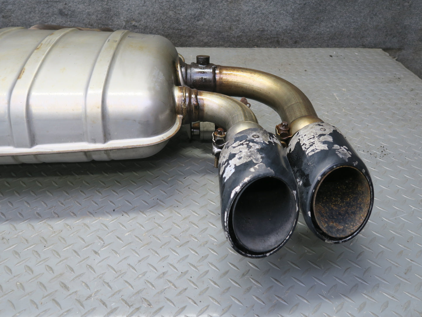 2013-2014 Porsche Cayenne 958 GTS 4.8L Rear Exhaust Muffler w Black Dual Tips