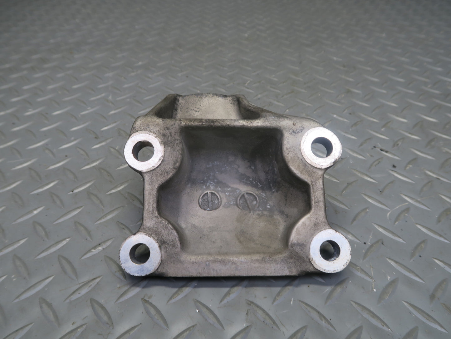 95-97 Nissan Gloria HY33 VQ30DET Set of 2 Engine Motor Mount Bracket OEM