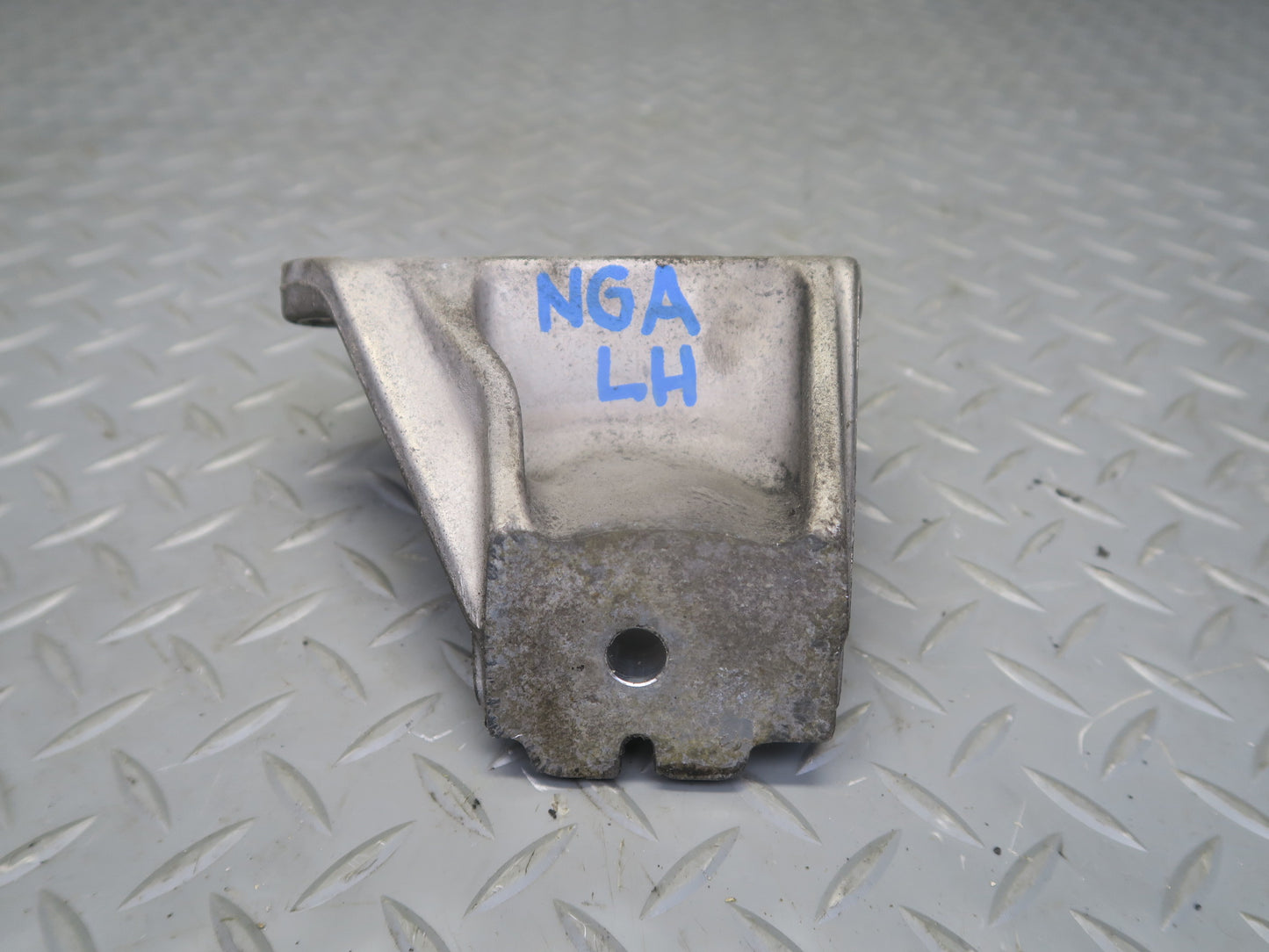 95-97 Nissan Gloria HY33 VQ30DET Set of 2 Engine Motor Mount Bracket OEM