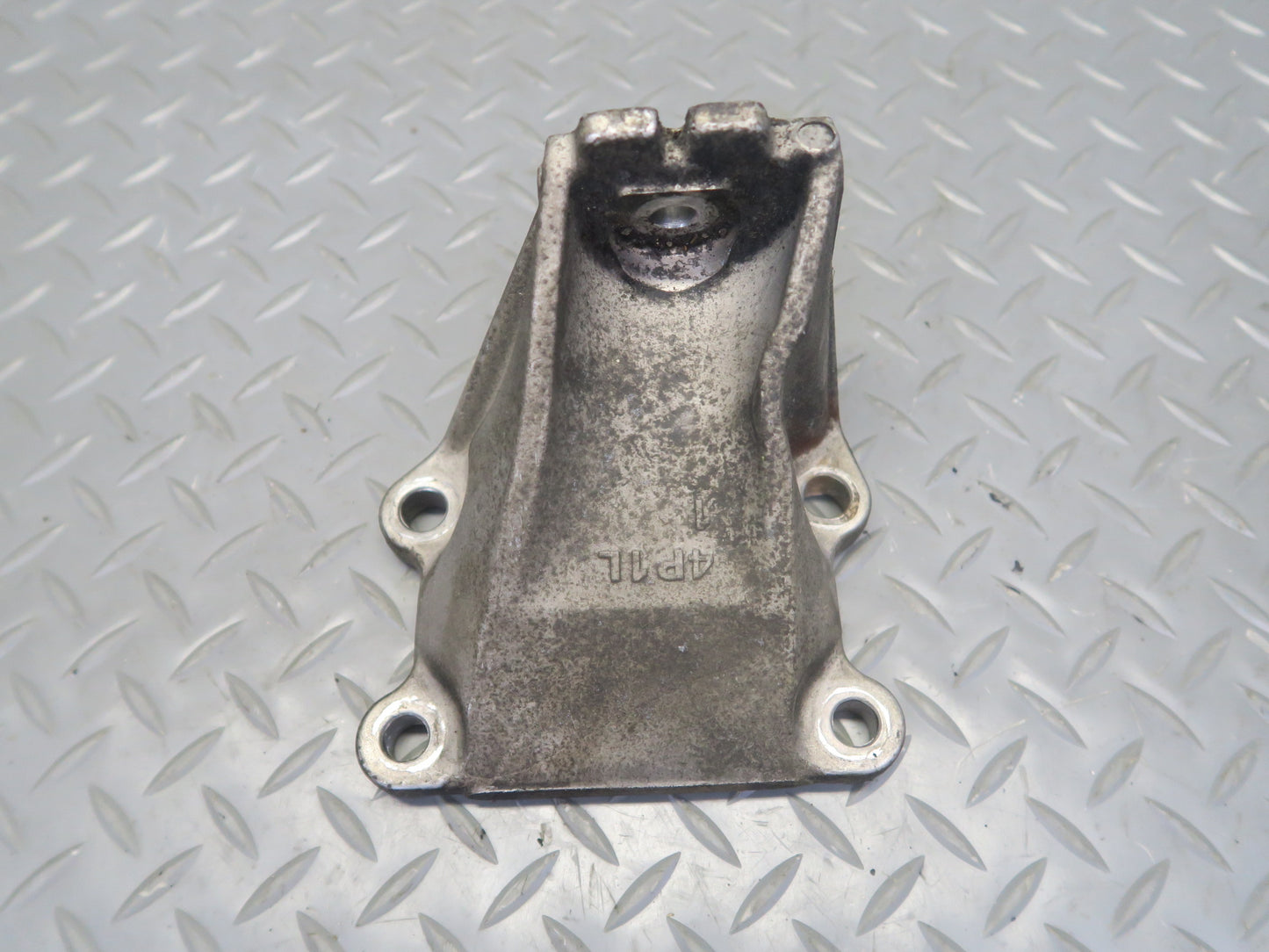 95-97 Nissan Gloria HY33 VQ30DET Set of 2 Engine Motor Mount Bracket OEM