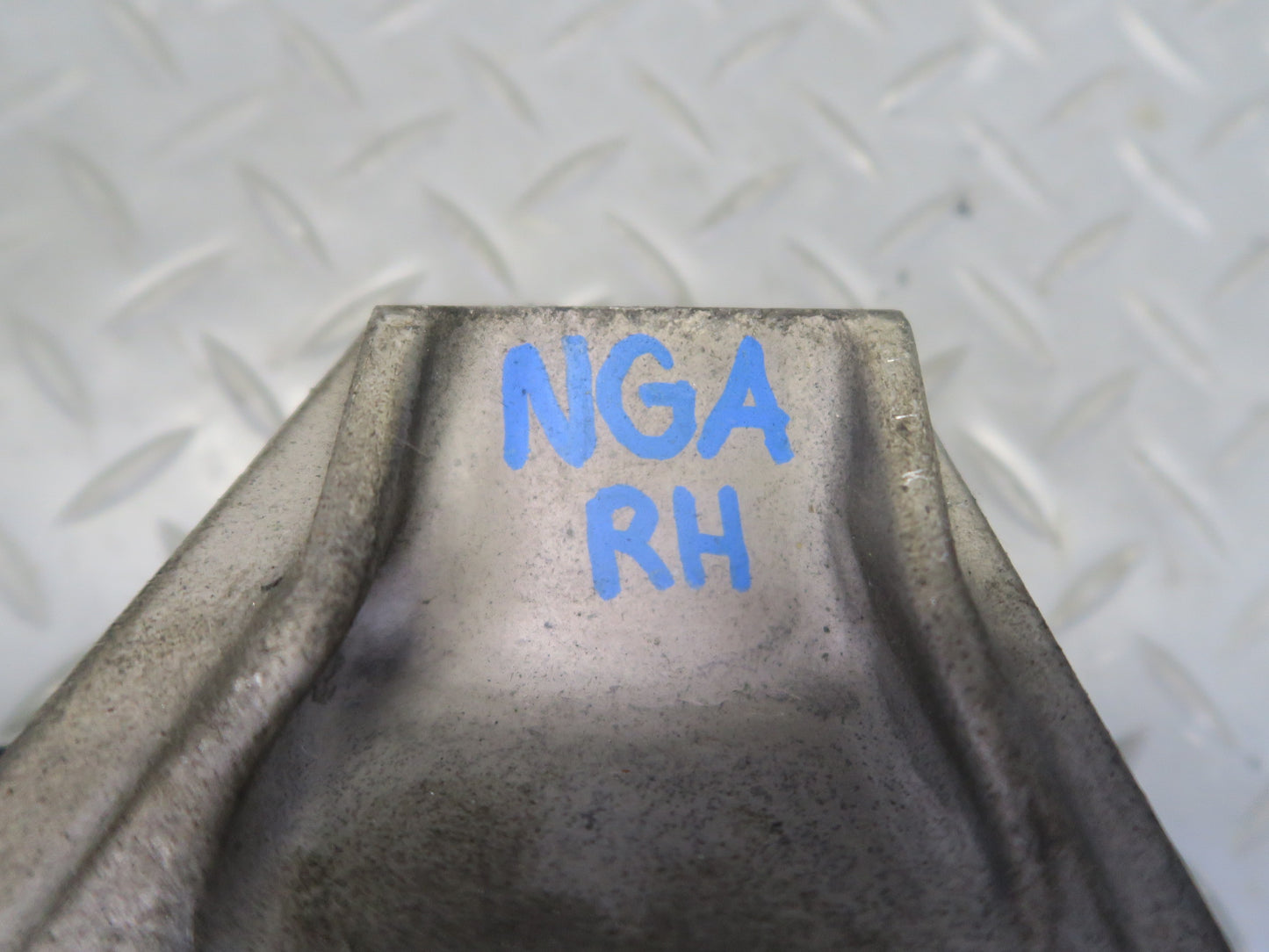 95-97 Nissan Gloria HY33 VQ30DET Set of 2 Engine Motor Mount Bracket OEM