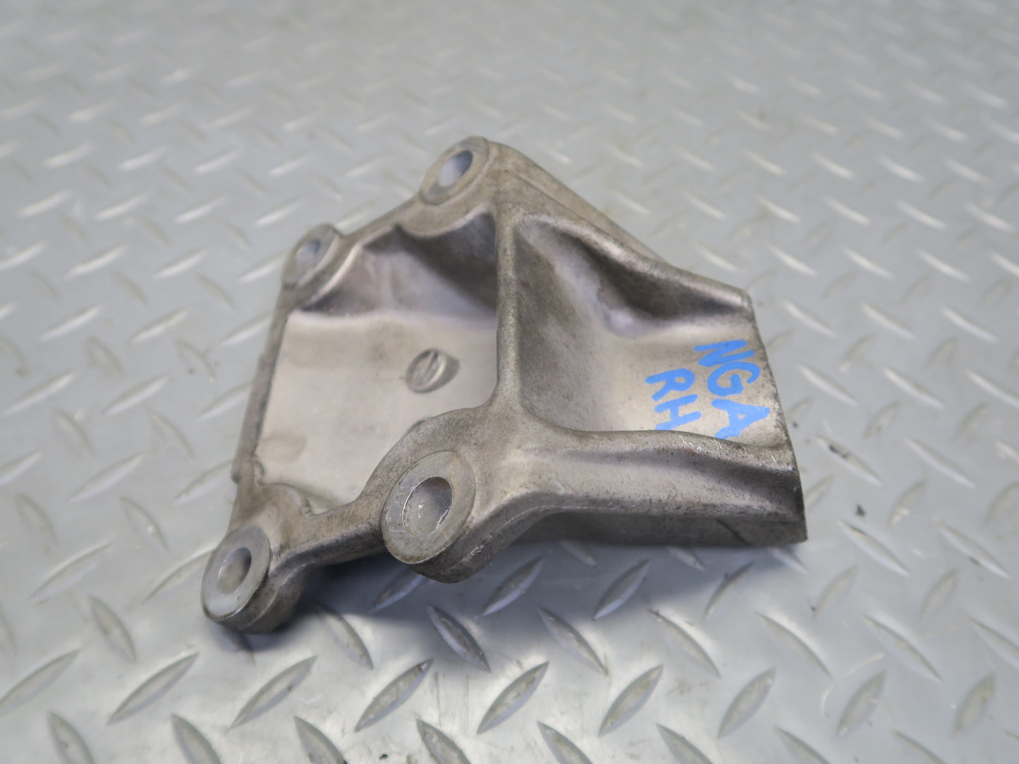95-97 Nissan Gloria HY33 VQ30DET Set of 2 Engine Motor Mount Bracket OEM