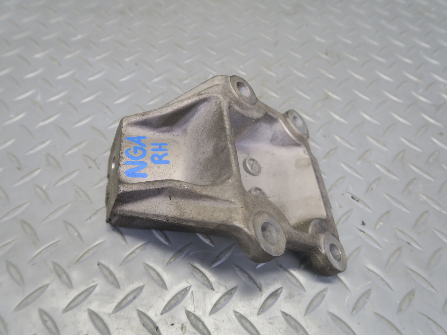 95-97 Nissan Gloria HY33 VQ30DET Set of 2 Engine Motor Mount Bracket OEM