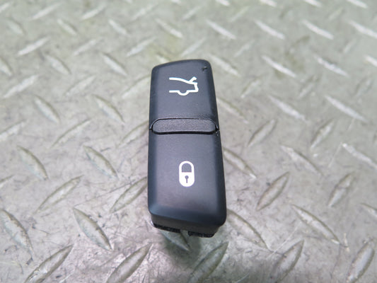 2017-2020 Maserati Levante M161 Central Door  Lock Tailgate Open Close Switch