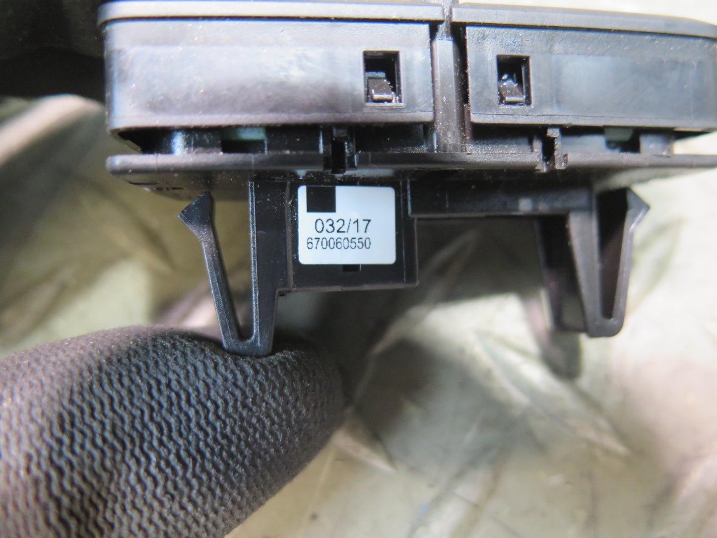 2017-2020 Maserati Levante M161 Central Door  Lock Tailgate Open Close Switch