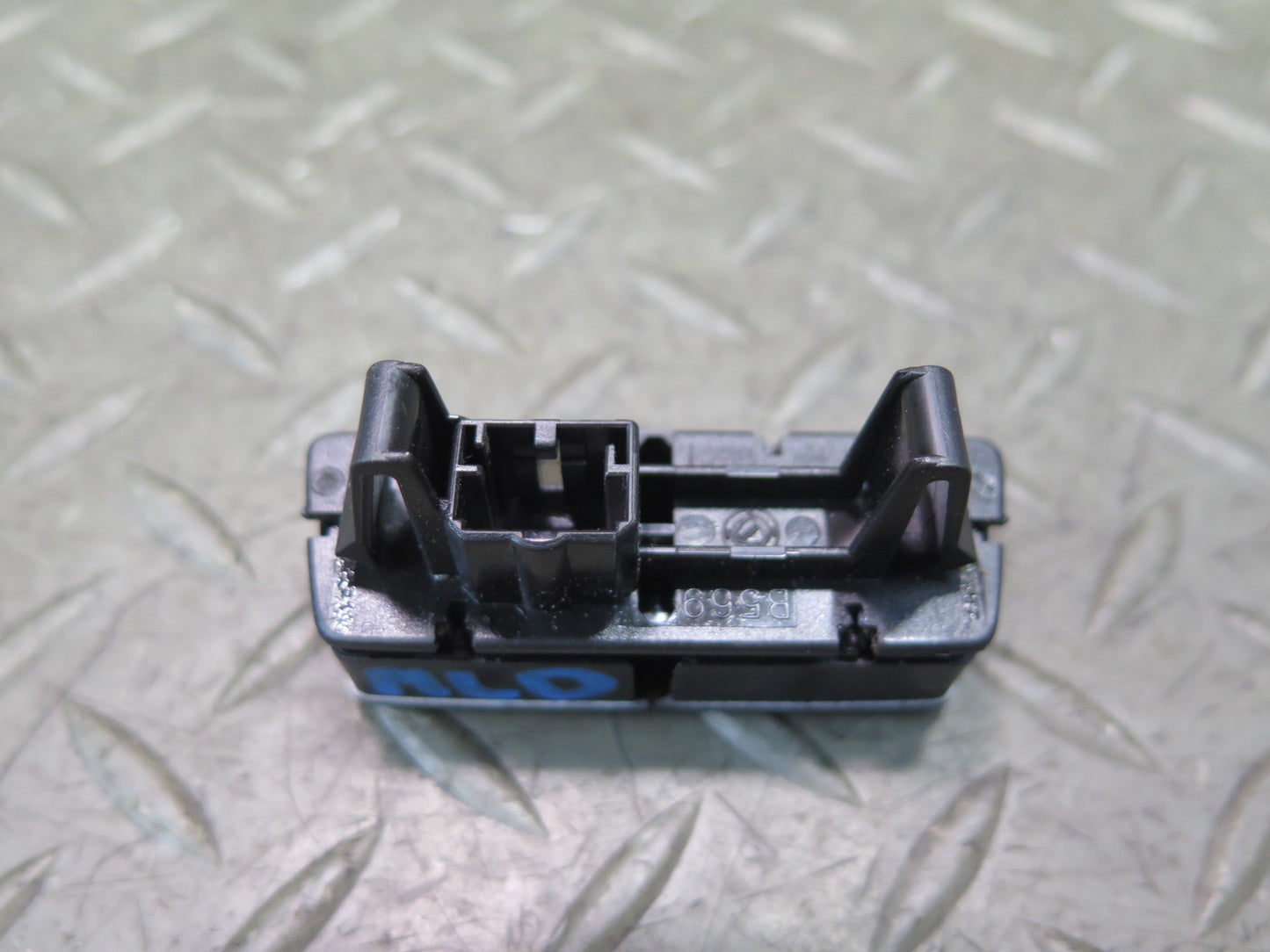 2017-2020 Maserati Levante M161 Central Door  Lock Tailgate Open Close Switch