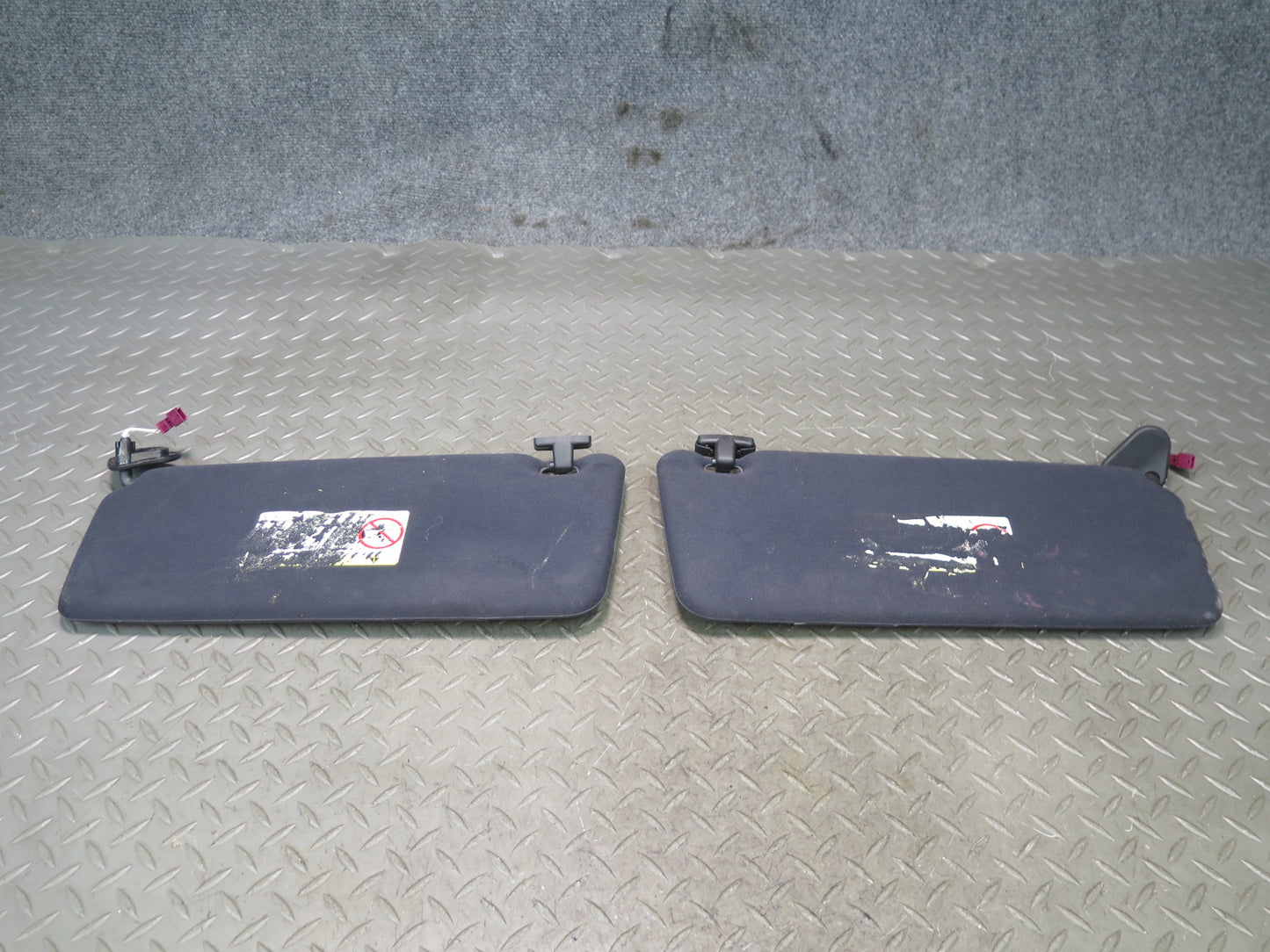 01-03 BMW E39 540ia Set of 2 Front Left & Right Sun Visor Black OEM