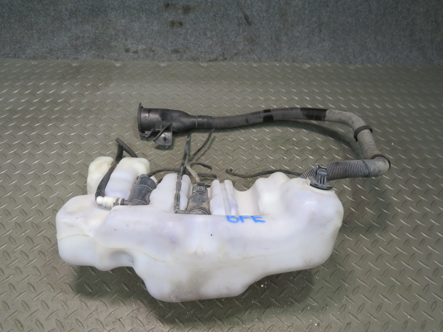 01-03 BMW E39 540ia Headlight Washer Reservoir w Pumps & Filler Neck OEM