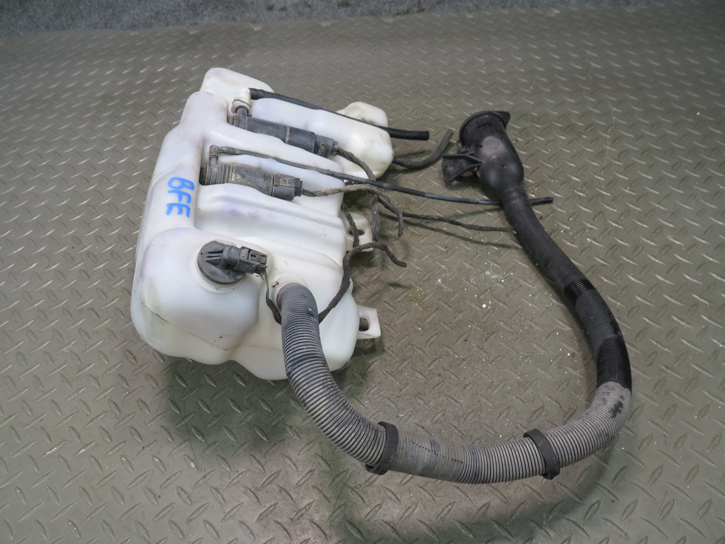 01-03 BMW E39 540ia Headlight Washer Reservoir w Pumps & Filler Neck OEM