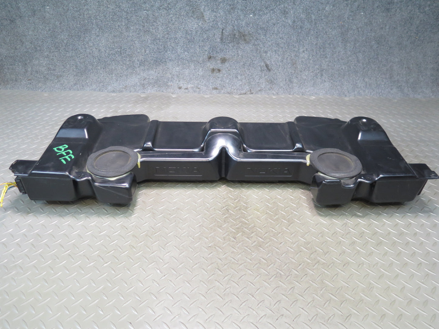 97-03 BMW E39 540ia Sedan TOP Hifi Rear Shelf Subwoofer Speaker Box 6908549 OEM