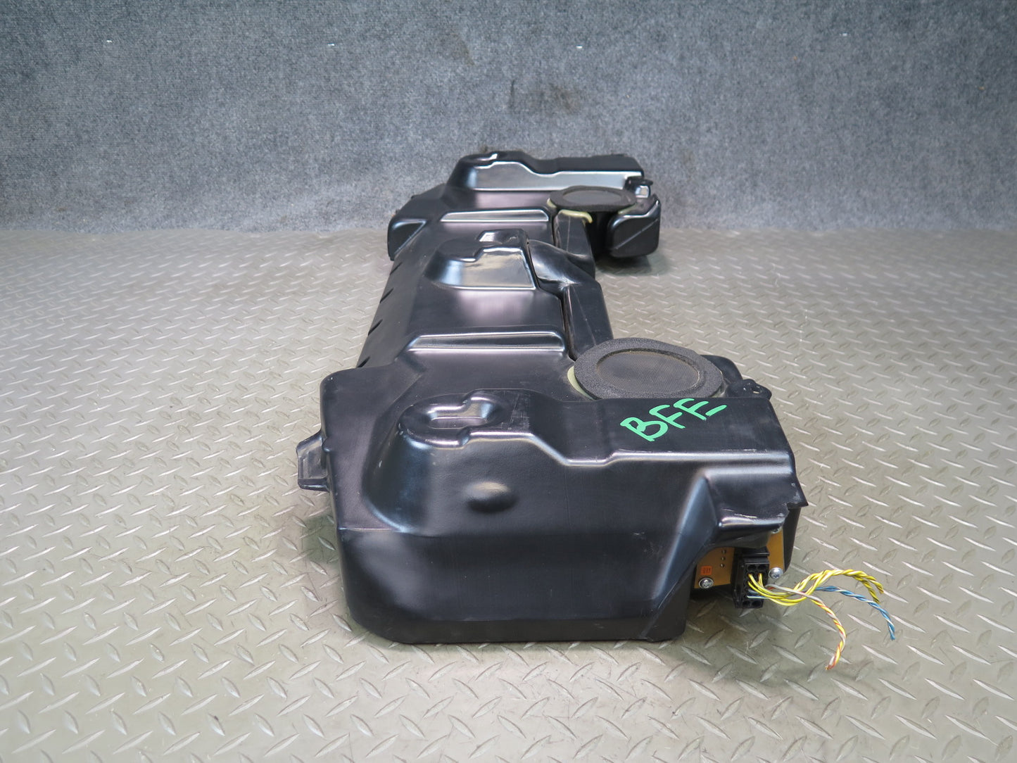 97-03 BMW E39 540ia Sedan TOP Hifi Rear Shelf Subwoofer Speaker Box 6908549 OEM