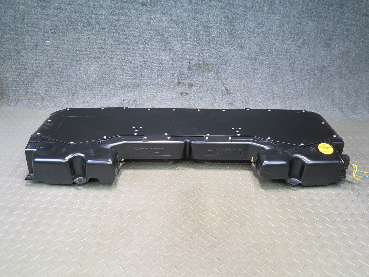 97-03 BMW E39 540ia Sedan TOP Hifi Rear Shelf Subwoofer Speaker Box 6908549 OEM