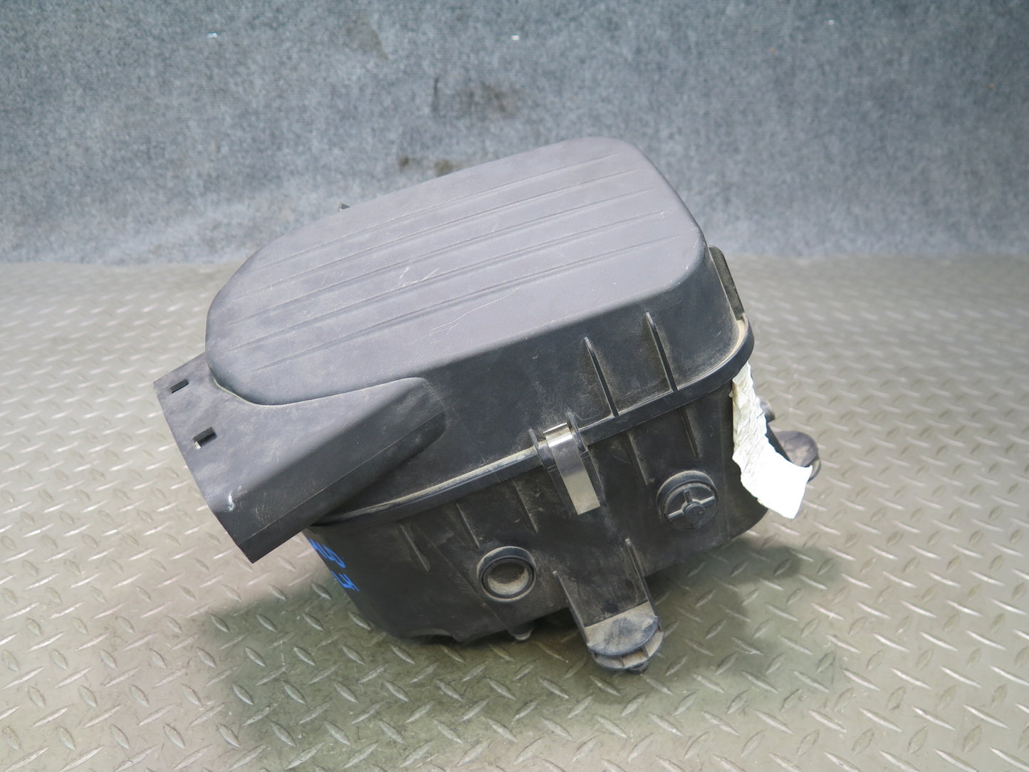2017-2020 Maserati Levante M161 Left Air Intake Cleaner Filter Box 670101257