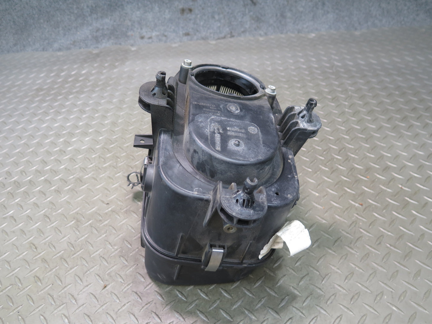 2017-2020 Maserati Levante M161 Left Air Intake Cleaner Filter Box 670101257