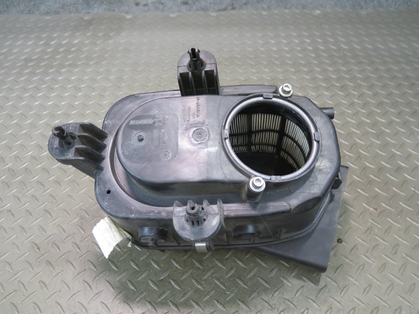 2017-2020 Maserati Levante M161 Left Air Intake Cleaner Filter Box 670101257