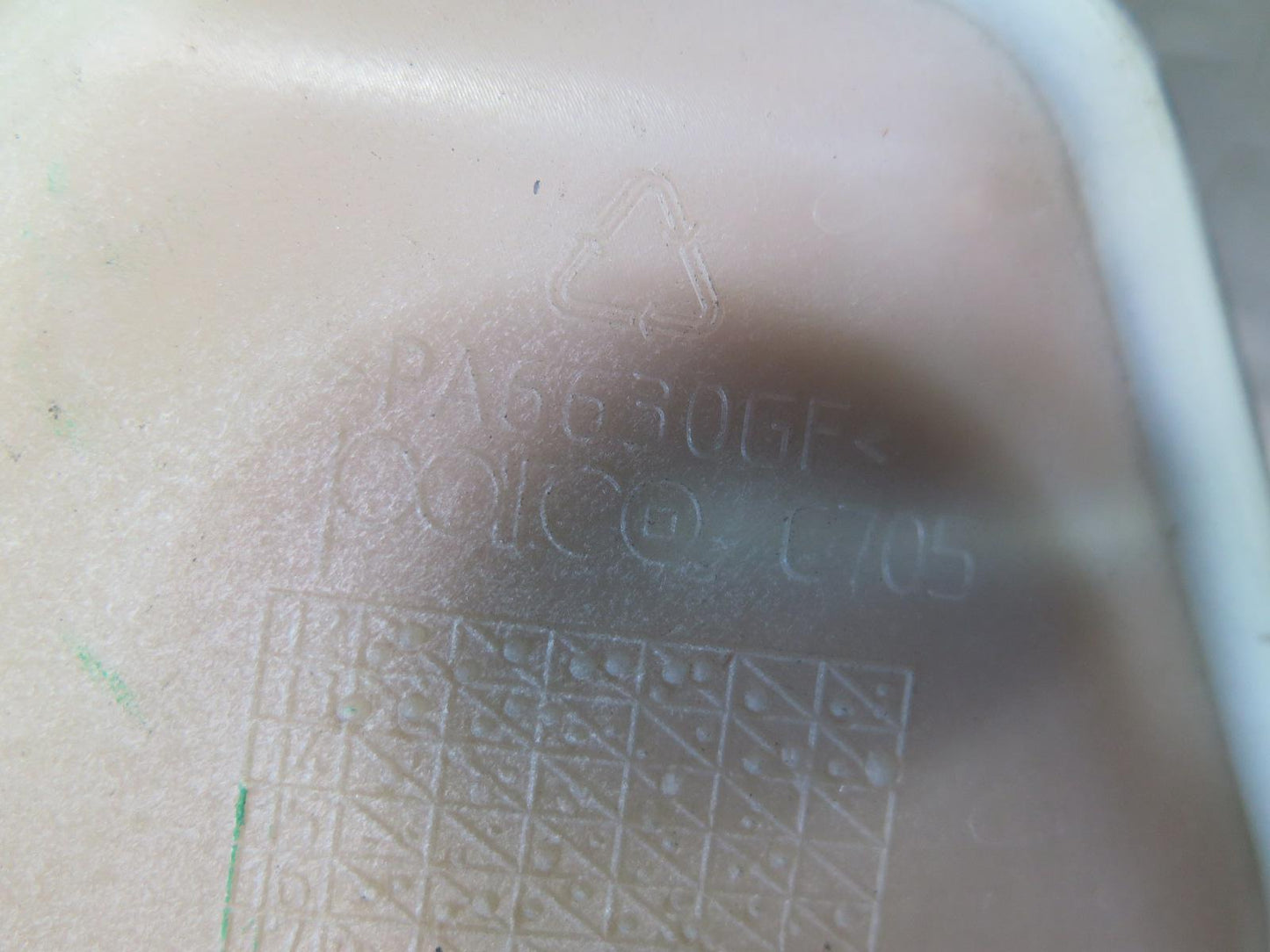 2017-2020 Maserati Levante M161 Engine Coolant Expansion Overflow Reservoir Tank