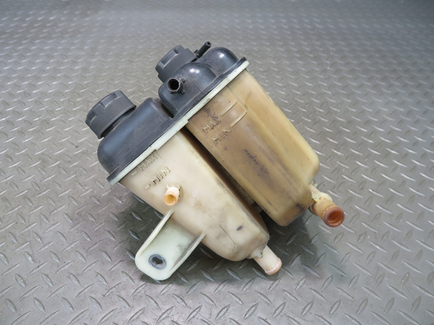 2017-2020 Maserati Levante M161 Engine Coolant Expansion Overflow Reservoir Tank