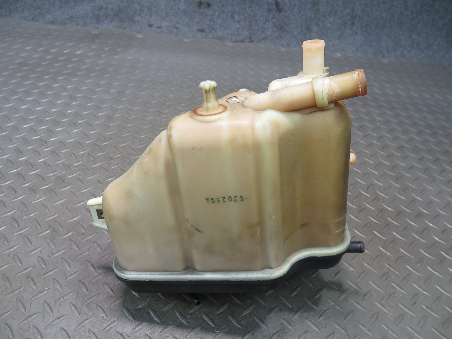 2017-2020 Maserati Levante M161 Engine Coolant Expansion Overflow Reservoir Tank