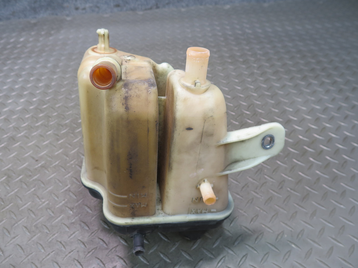 2017-2020 Maserati Levante M161 Engine Coolant Expansion Overflow Reservoir Tank