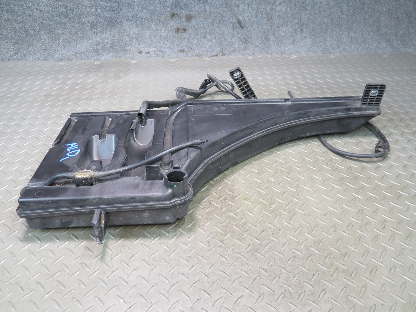 2017-2020 Maserati Levante M161 Windshield Washer Fluid Reservoir Tank w Pump