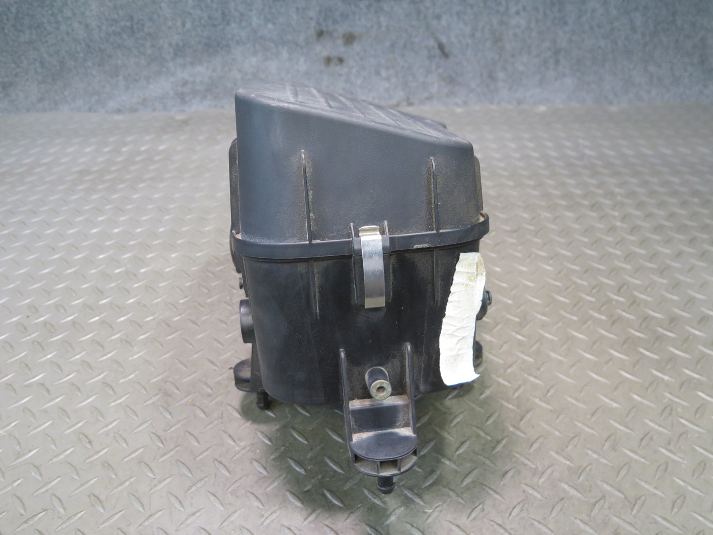 2017-2020 Maserati Levante M161 Right Air Intake Cleaner Filter Box 670101256