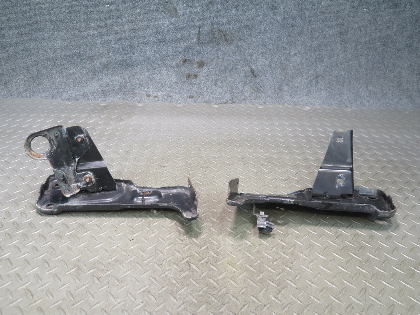 2017-2020 Maserati Levante M161 Radiator Left & Right Mount Support Set of 2