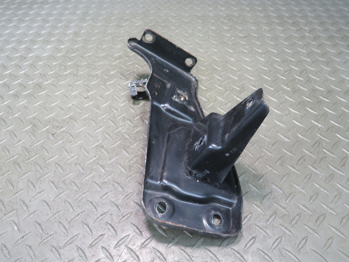 2017-2020 Maserati Levante M161 Radiator Left & Right Mount Support Set of 2