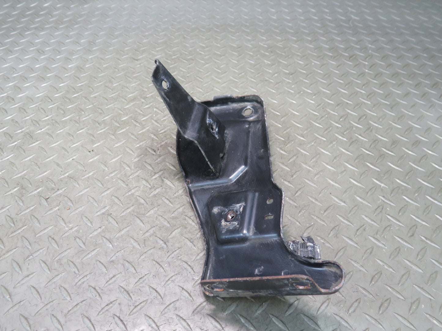 2017-2020 Maserati Levante M161 Radiator Left & Right Mount Support Set of 2