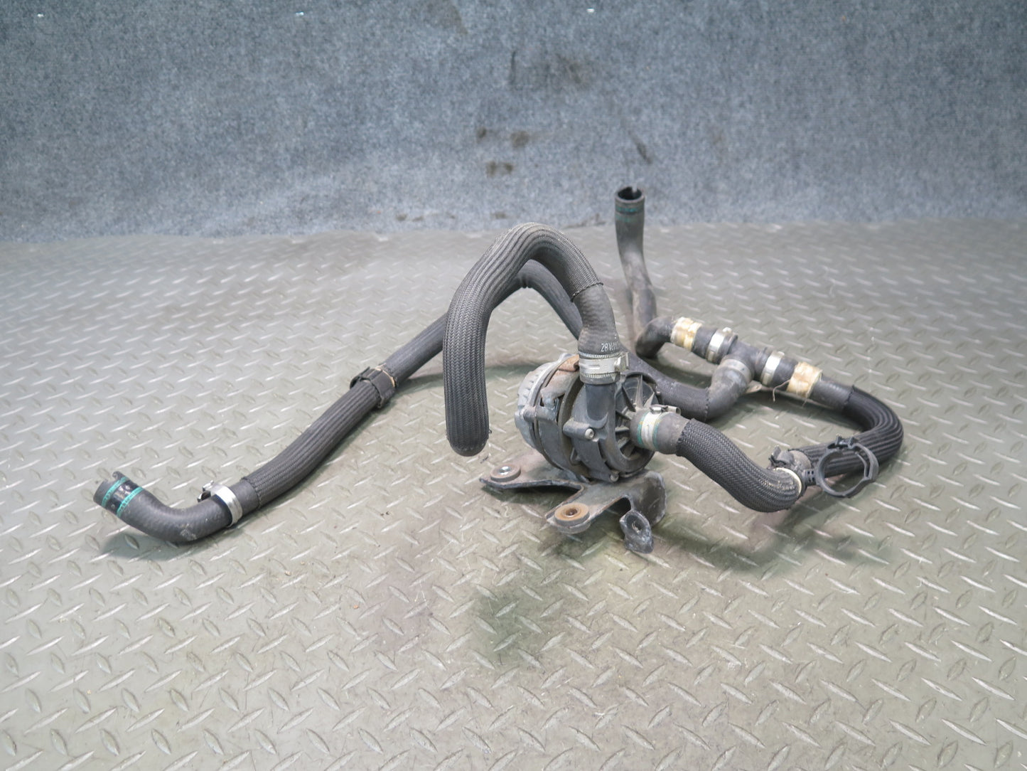 2017-2020 Maserati Levante M161 Auxiliary AUX Water Coolant Pump w Hoses