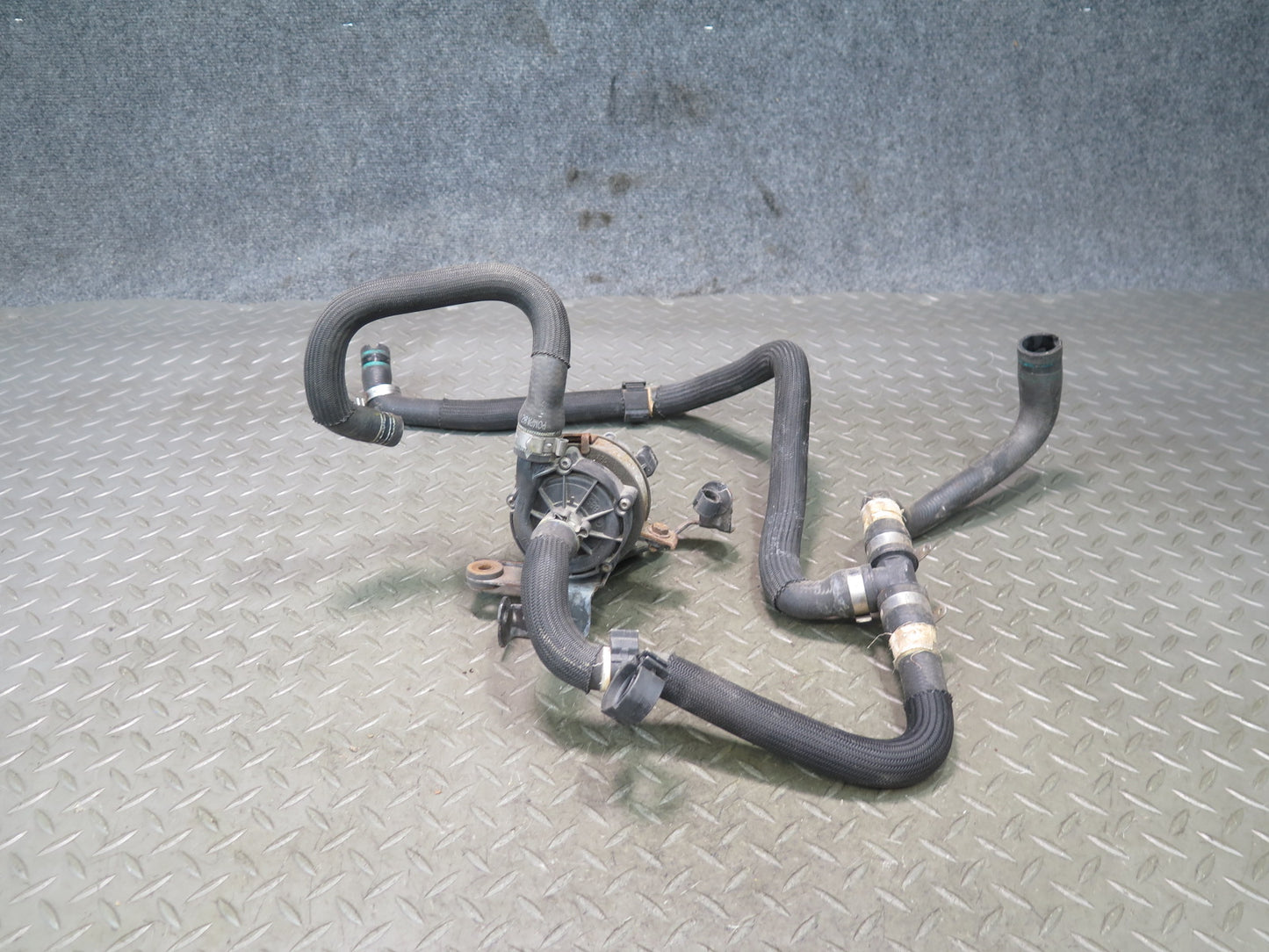 2017-2020 Maserati Levante M161 Auxiliary AUX Water Coolant Pump w Hoses