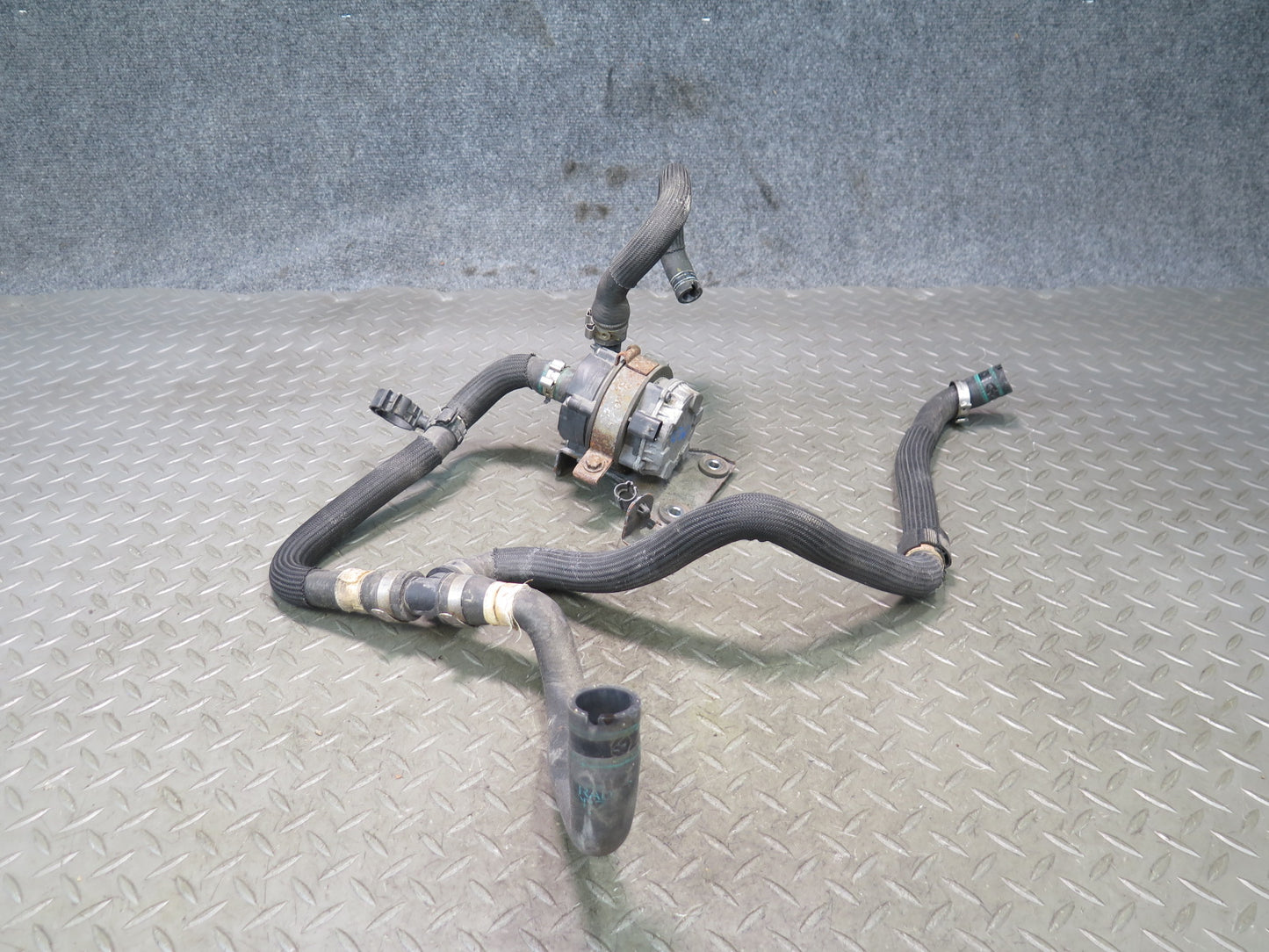 2017-2020 Maserati Levante M161 Auxiliary AUX Water Coolant Pump w Hoses