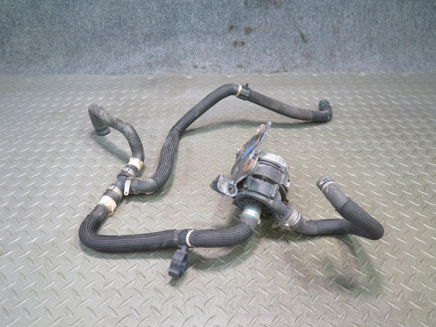 2017-2020 Maserati Levante M161 Auxiliary AUX Water Coolant Pump w Hoses