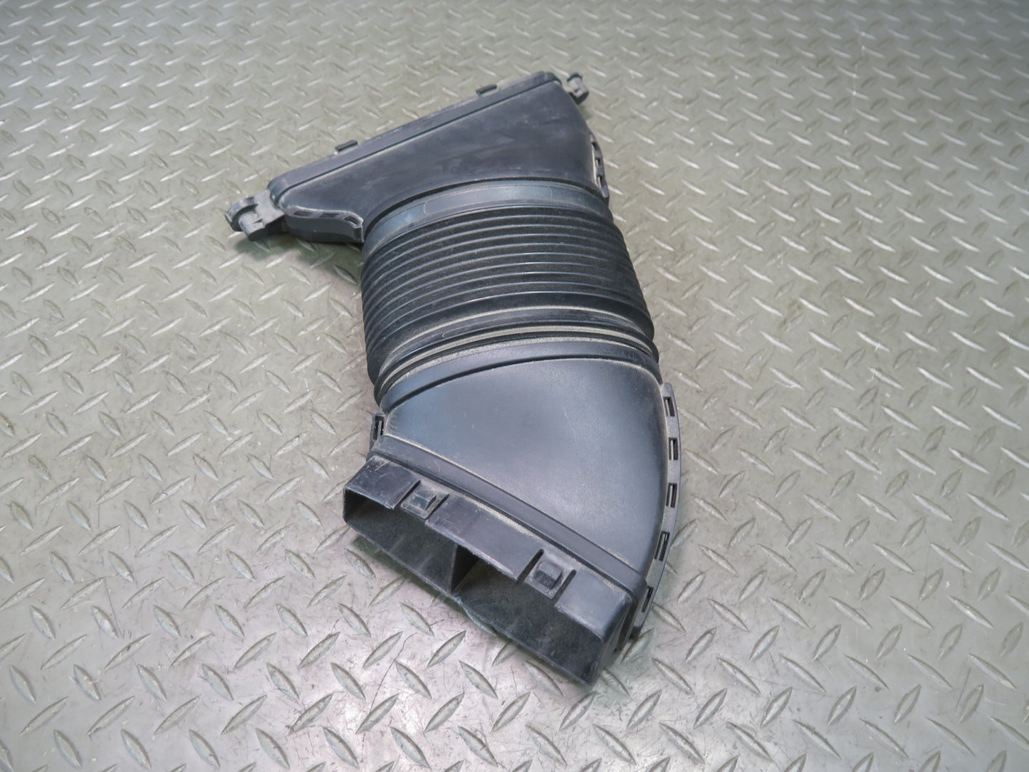 17-20 Maserati Levante M161 Left Air Intake Cleaner Filter Box Hose Tube Pipe