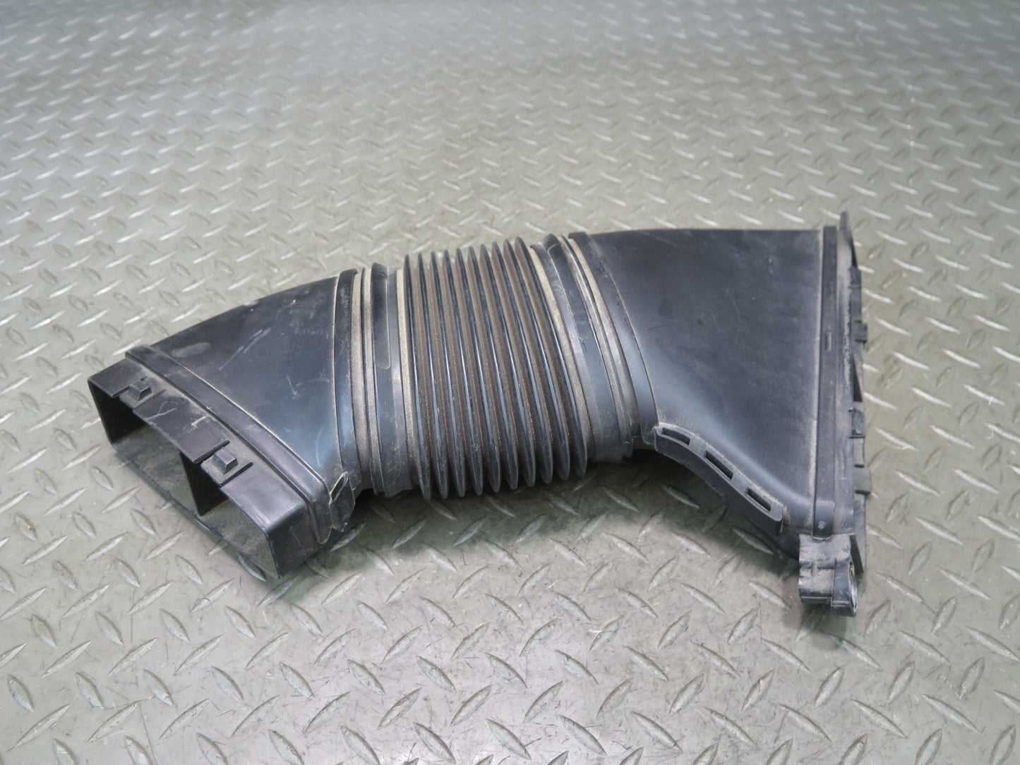 17-20 Maserati Levante M161 Right Air Intake Cleaner Filter Box Hose Tube Pipe