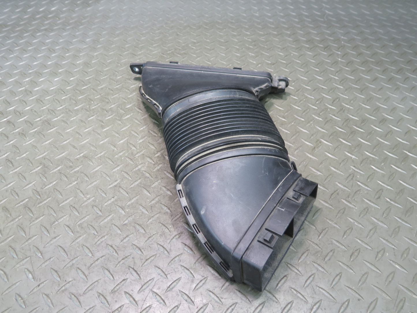 17-20 Maserati Levante M161 Right Air Intake Cleaner Filter Box Hose Tube Pipe