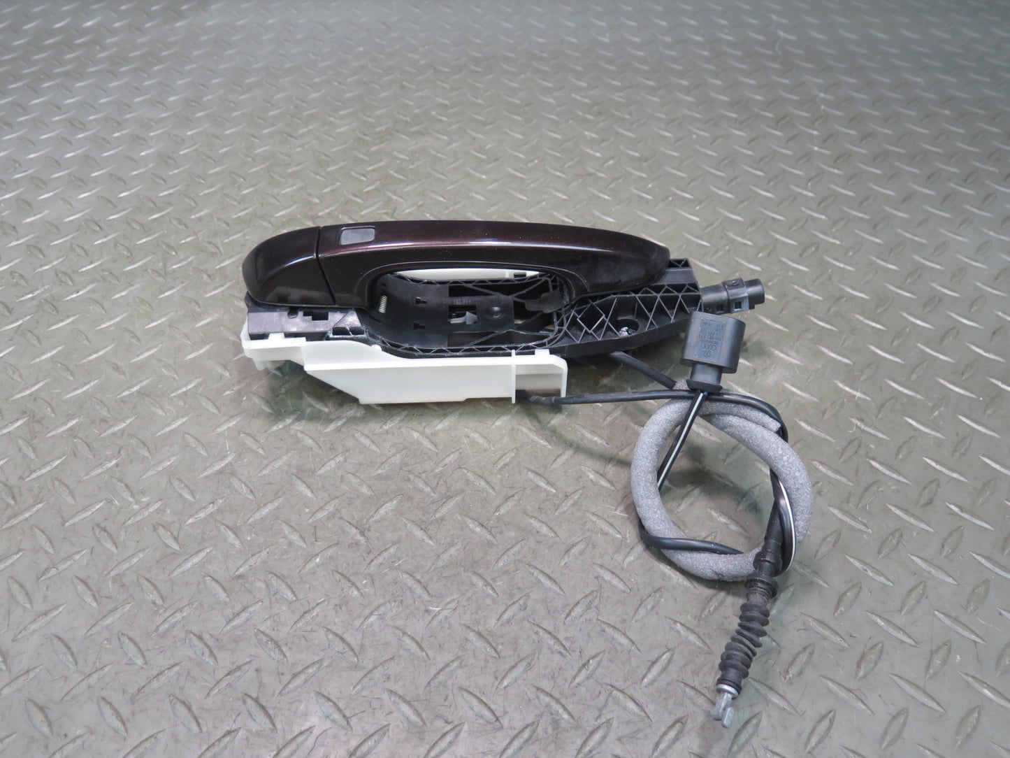 2011-2018 Porsche Cayenne 958 Front Right Door Exterior Handle w Keyless Entry