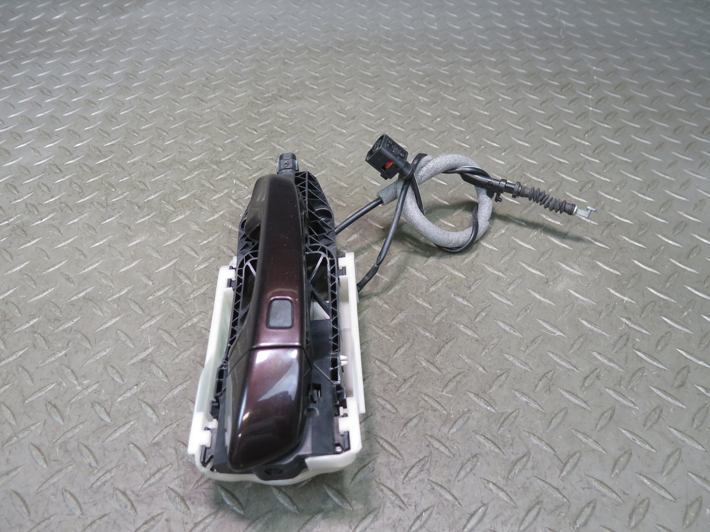 2011-2018 Porsche Cayenne 958 Front Right Door Exterior Handle w Keyless Entry