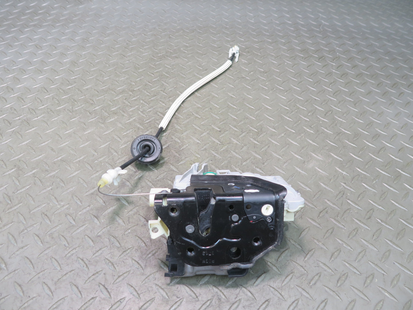 2011-2018 Porsche Cayenne 958 Front Right Door Lock Latch 8J1837016B